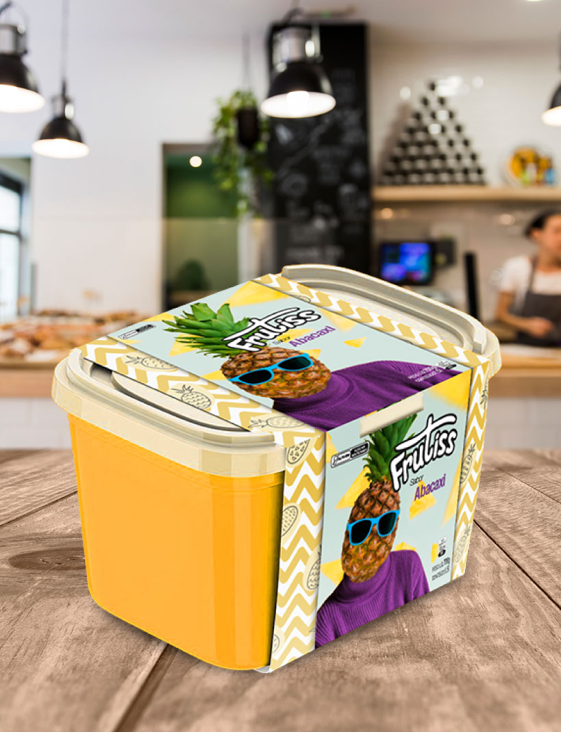 Imagem mostra uma embalagem do sorvete Frutiss. O design de embalagens é um dos serviços da agência Coquetel Criativo.